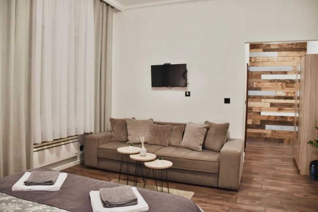 Apartment In Belgrade With Small Parking Space ภายนอก รูปภาพ