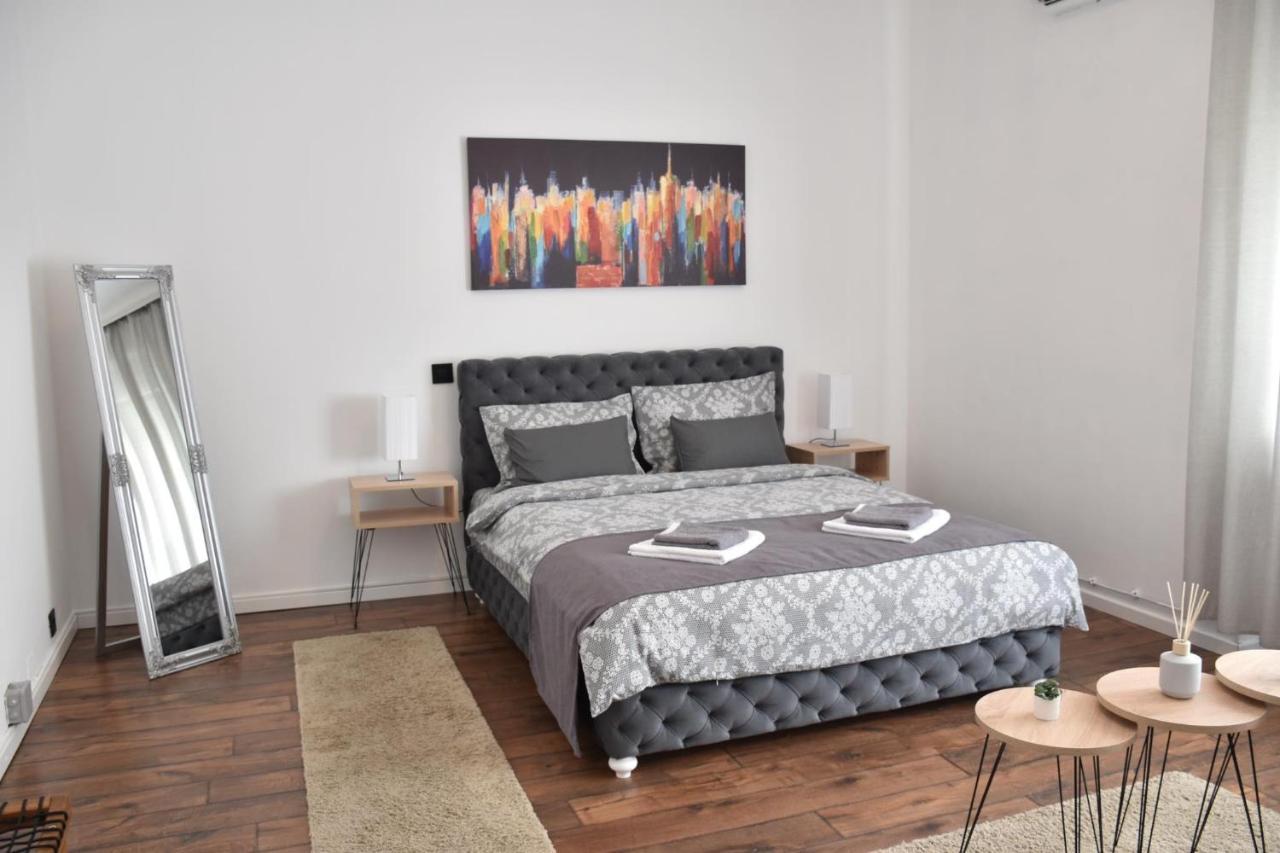 Apartment In Belgrade With Small Parking Space ภายนอก รูปภาพ