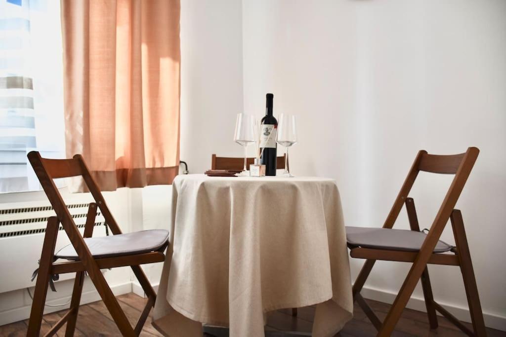 Apartment In Belgrade With Small Parking Space ภายนอก รูปภาพ